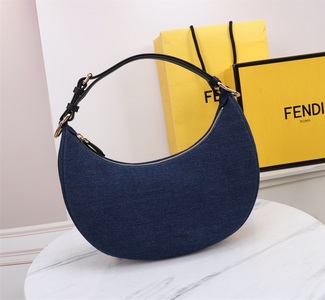 Fendi Handbags 522